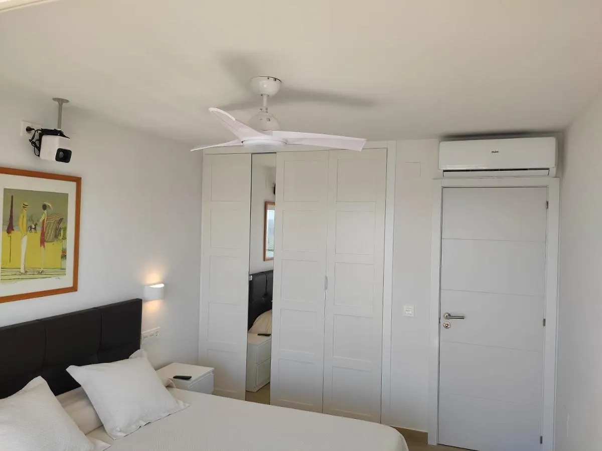 Beachfront Luxury: Fuengirola Sea View Apartment Spain