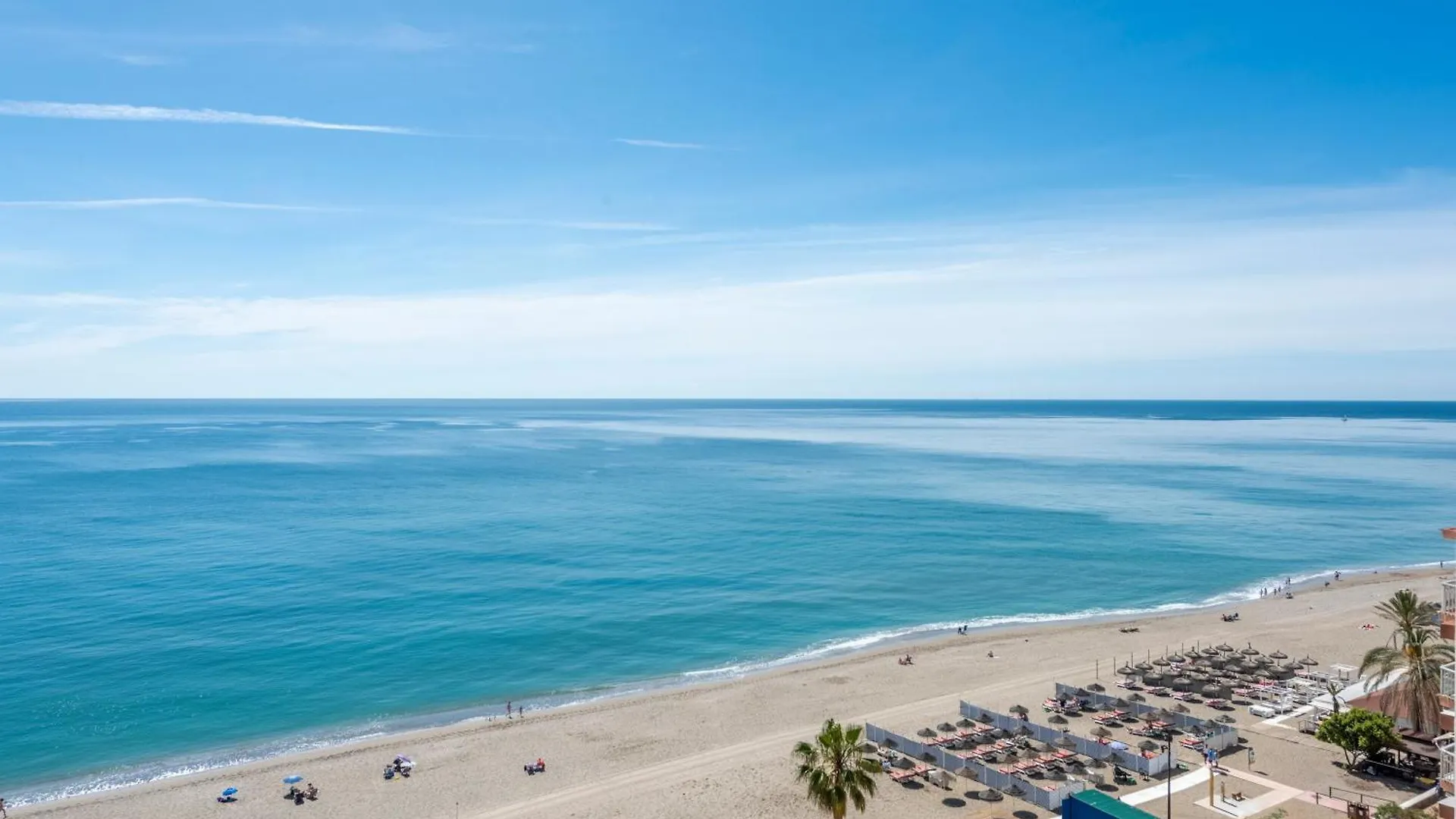 Beachfront Luxury: Fuengirola Sea View Apartment